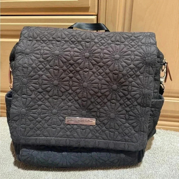 Petunia Pickle Bottom convertible diaper bag - Picture 1 of 3